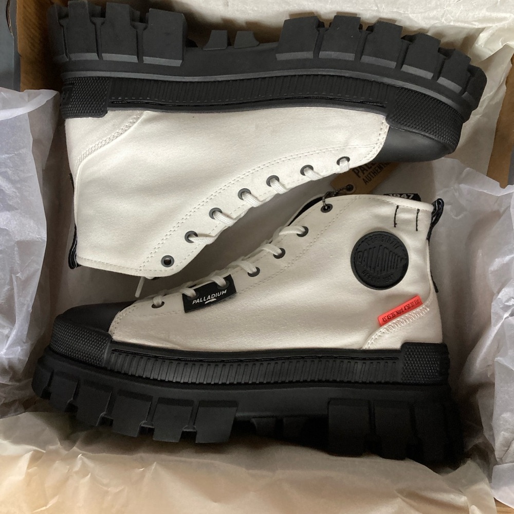 Palladium Revolt Hi TX Women’s White and Black High-Top Sneakers - Picture 2 of 9
